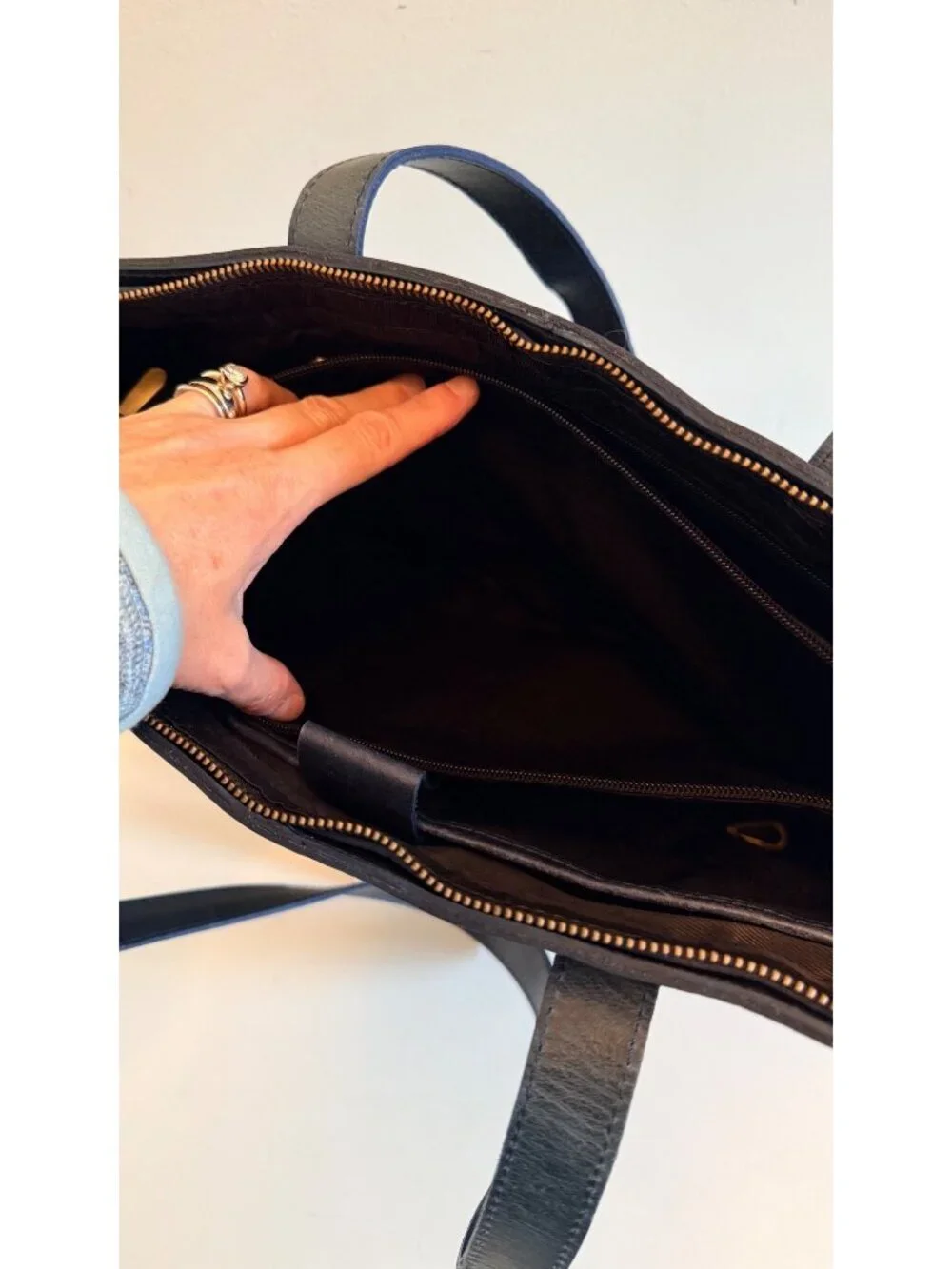 Unbranded leather tote